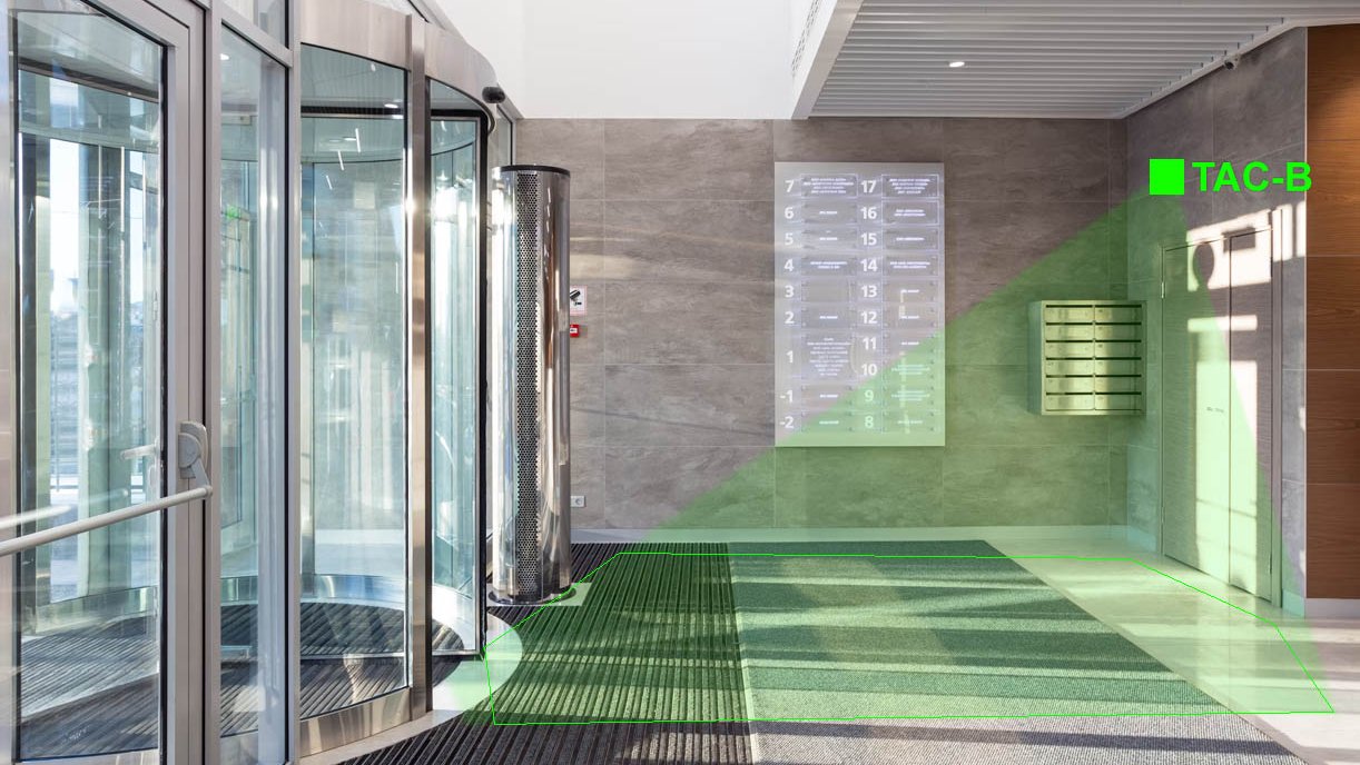 Installazione del radar contapersone SensMax TAC-B in una hall di un edificio per uffici